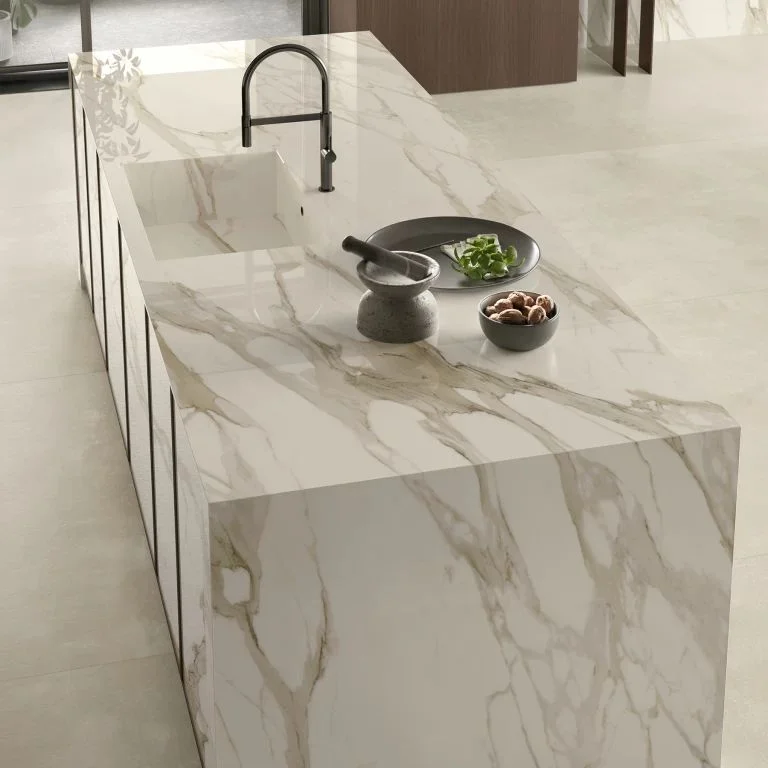Керамогранітна плита для стільниць Atlas Plan, Calacatta Bernini Polished NATURA VEIN 159x324 см 20 мм (AIRK) - Фото 2
