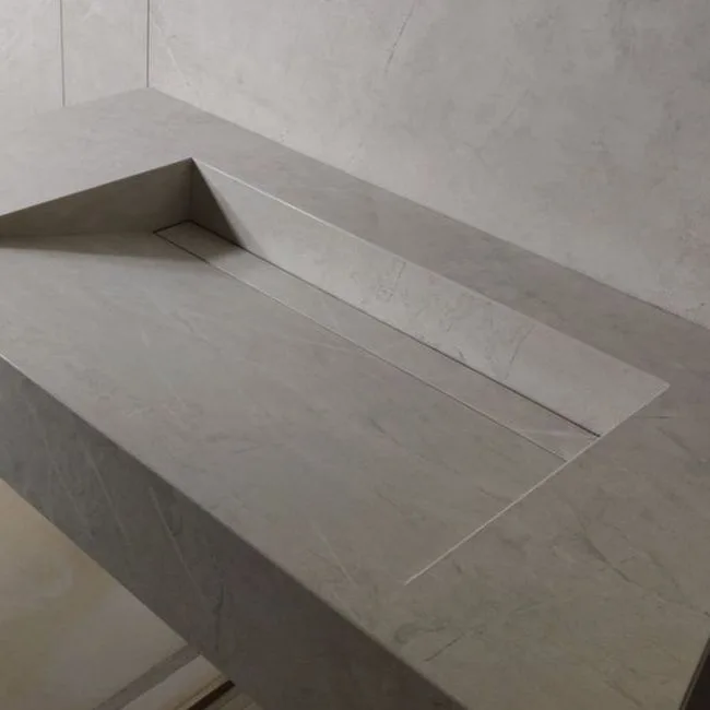 Умывальник подвесной Luxestone 110x40x50 см из керамогранита, с бортиком, щелевой слив и поворотная ревизия (Stonesink_model_8_2) - Фото 4
