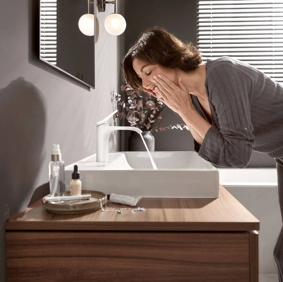 Змішувач для умивальника Hansgrohe Vivenis 110, білий матовий (75022700) - Фото 2