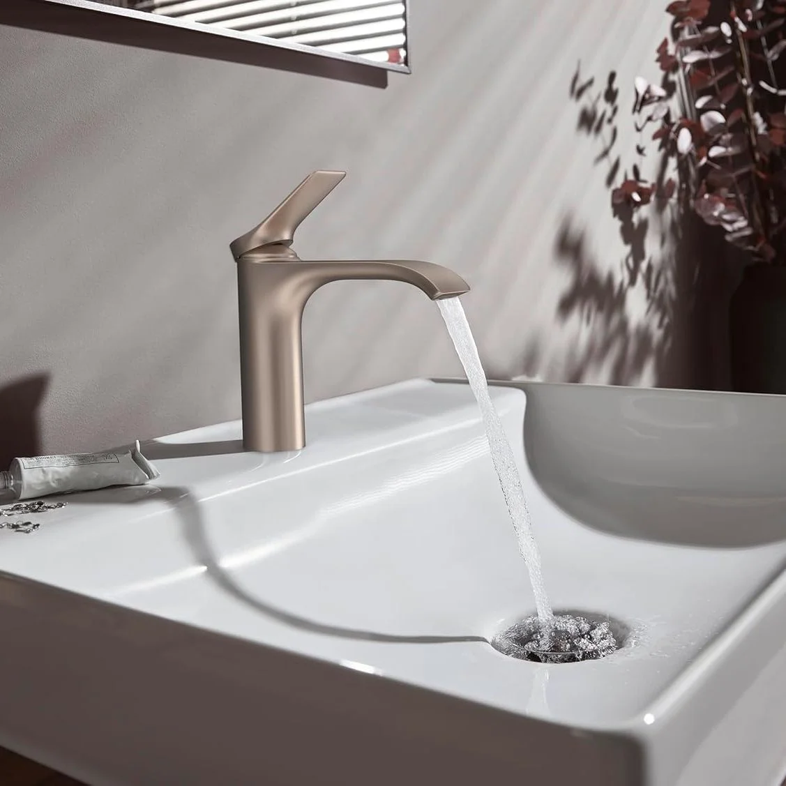 Змішувач для умивальника Hansgrohe Vivenis 110 Coolstart, Brushed Bronze (75024140) - Фото 2