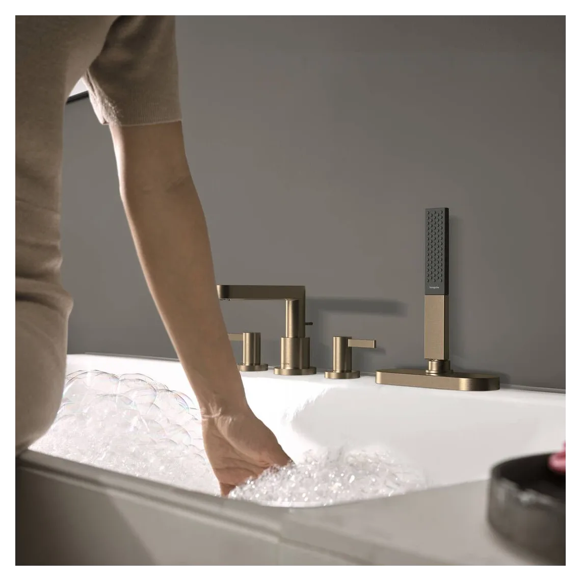 Смеситель Hansgrohe Finoris врезной на край ванны на 4 отверстия, с sBox, Brushed Bronze (76444140) - Фото 2